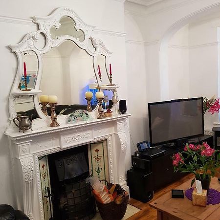 Beautiful Room In Victorian Family Home Илфорд Экстерьер фото