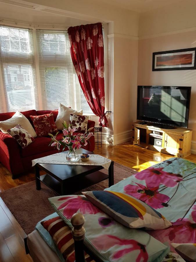 Beautiful Room In Victorian Family Home Илфорд Экстерьер фото